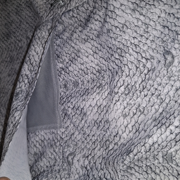 A Reel Legends men's medium long sleeve fishing shirt. Silver fishscale pattern - Picture 7 of 8